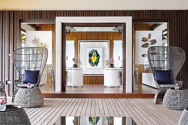 <strong  dir='ltr'>60</strong> عاماً من النجاح CLARINS