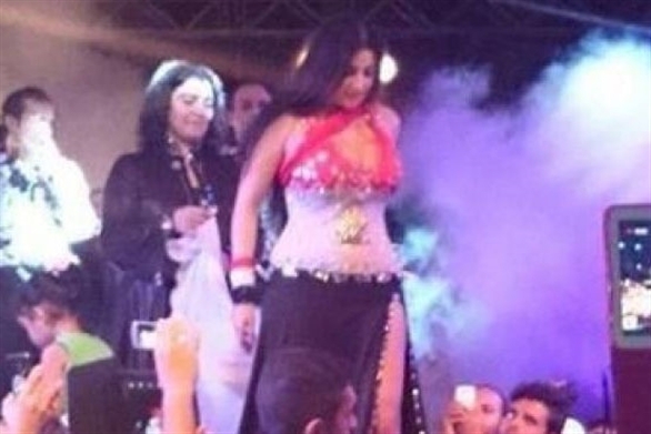 وزيرة مصرية تطالب بترحيل الراقصة صافيناز!
