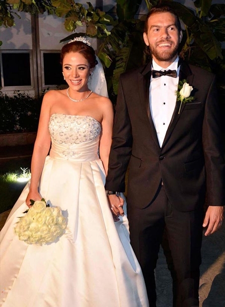 كوكي وعريسها