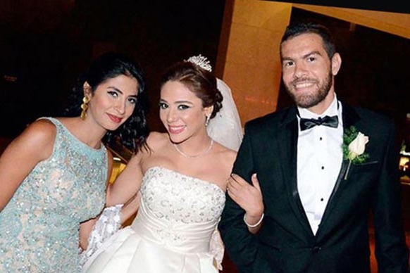 روبي مع شقيقتها وعريسها