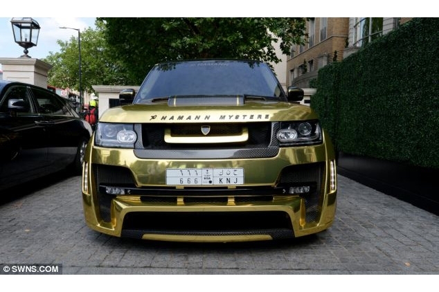 كيف اقتحم سعودي لندن بسيارة مطلية بالذهب قيمتها <strong  dir='ltr'>253</strong> ألف دولار؟!