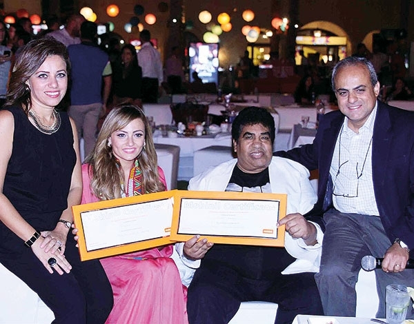 خالد النبوي وبشرى وعدوية يحتفلون بإعلان تلفزيوني