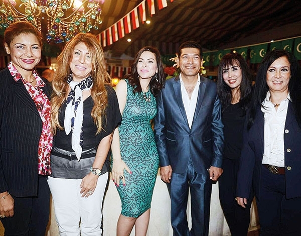 تكريم نجوم 'صديق العمر' في حضور نجل المشير   