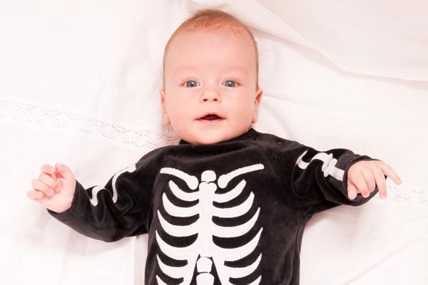هل تعلمين عدد العظام عند الطفل؟
