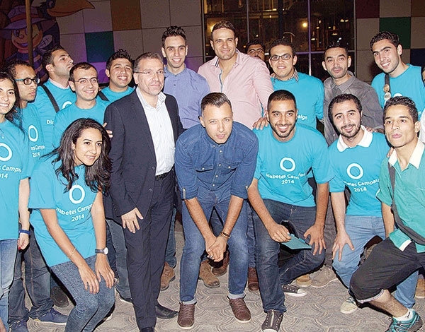 أعضاء فريق 'واما' لا يكتفون بالغناء 