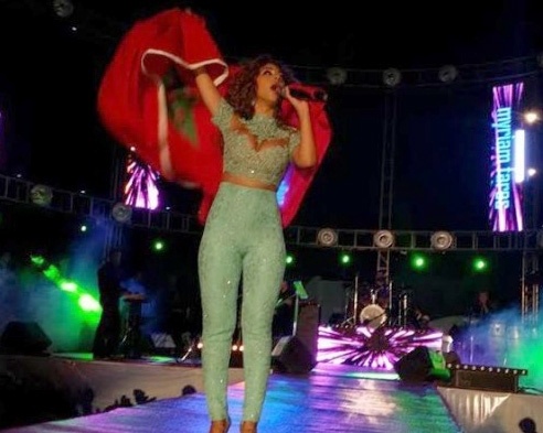 ميريام فارس تغني بالريفية وتطلب من الجمهور تعليمها الرقص!