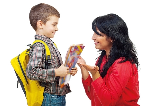 ابني لا يحدّثني عن يومه المدرسي... هل أقلق