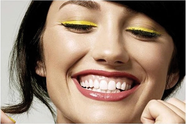 الآيلاينر الملون