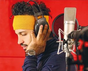 إيساف: منة فضالي صديقتي ونعيش حياتنا بحرية