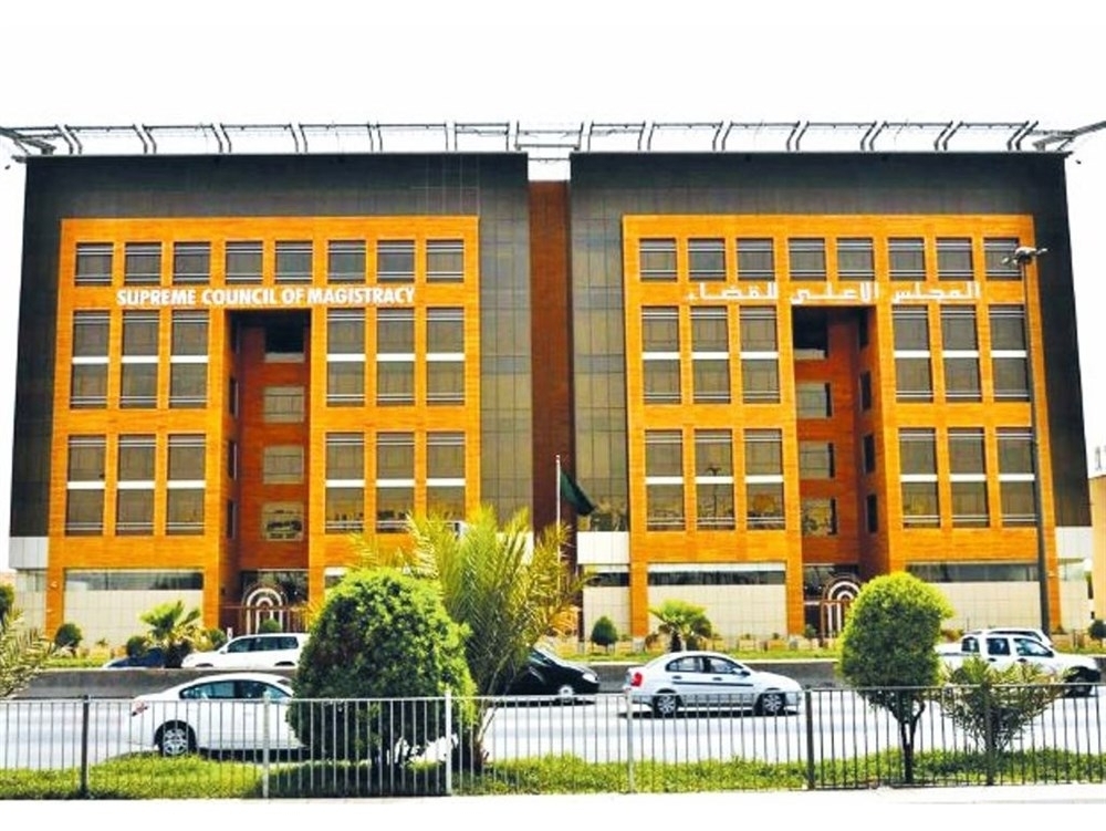 بعد تسجيل العدل لحالات تعسف الأزواج: القضاء السعودي يمنح المطلقة حق الولاية على أبنائها