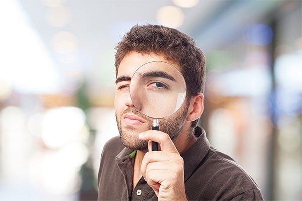 فتوى غريبة في مصر: تلصّص على خطيبتك!