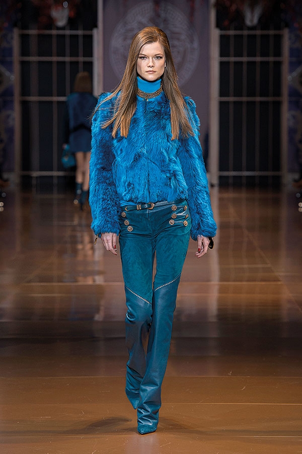 صاحبة موقف... Get the Runway look Versace