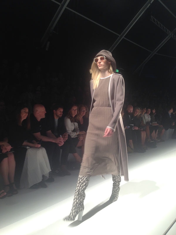 في Max Mara، الأسود والأبيض بمختلف النقوش