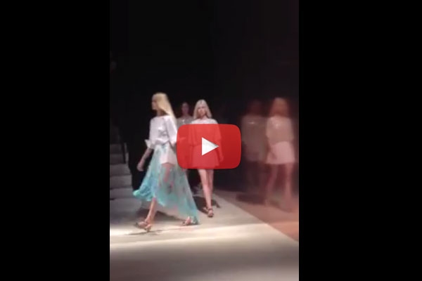 شاهدوا عرض Blumarine بالفيديو، من أكثر الأزياء رومانسية وأنوثة