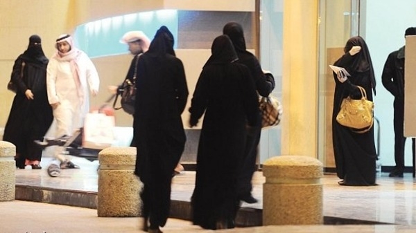 تحرك رسمي ضد فضيحة أستاذ سعودي استفزته صورة بنت