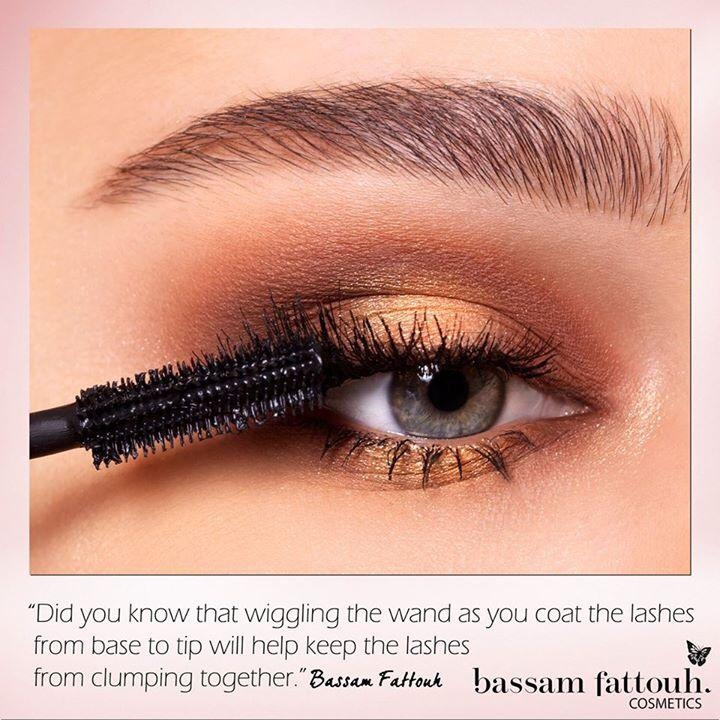 الماسكرا تلتصق برومشك وتتكتّل، إليك هذا الحل السحري من بسام فتوح
