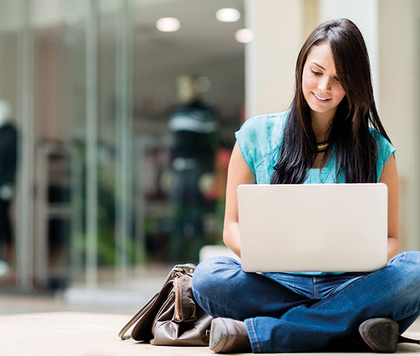 بين كلام المفتيين الحالي والسابق: التشات بين الجنسين يثير جدلاً دينياً!