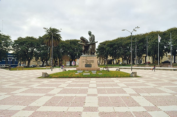 كولونيا دي سويتزا Colonia de Suiza 
