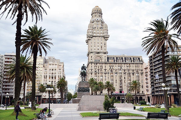 مونتيفيديو Montevideo عاصمة  جمالها شريط من الروائع
