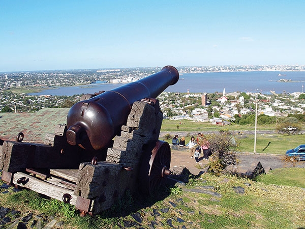 مونتيفيديو Montevideo عاصمة  جمالها شريط من الروائع
