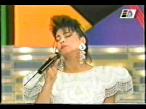 فيديو من الذاكرة- صوت نجوى كرم رائع يطرب الأذن منذ إطلالاتها الأولى في بداية التسعينات