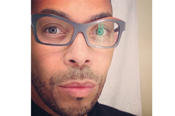 خبير التجميل Romero Jennings