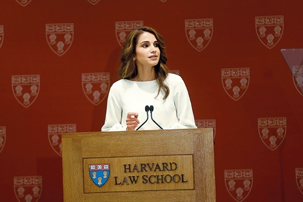 تلقي كلمة خلال الملتقى السنوي السابع لخريجي جامعة هارفرد العرب.