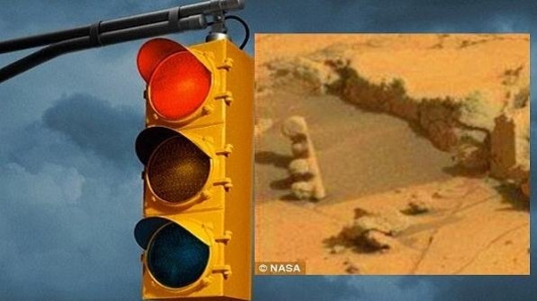 صور جديدة من المريخ تبدو كأنها كرة بلياردو وإشارة مرور متحجّرة...