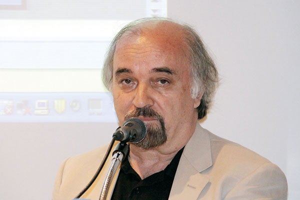 إيفالد فاليسار