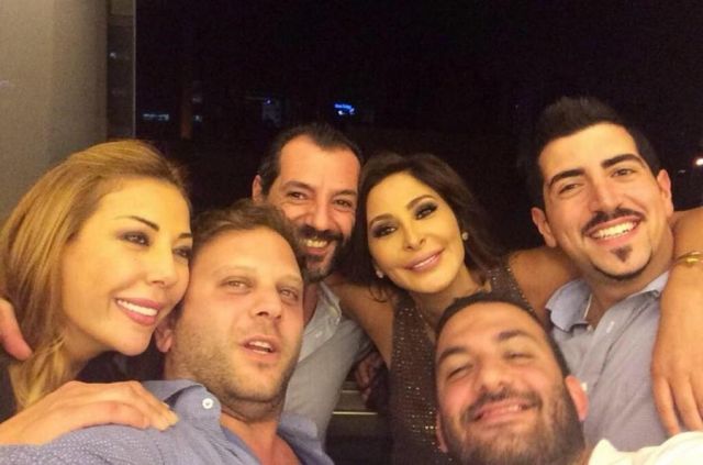ضحكة إليسا تملأ الدنيا مع عائلتها الحقيقية