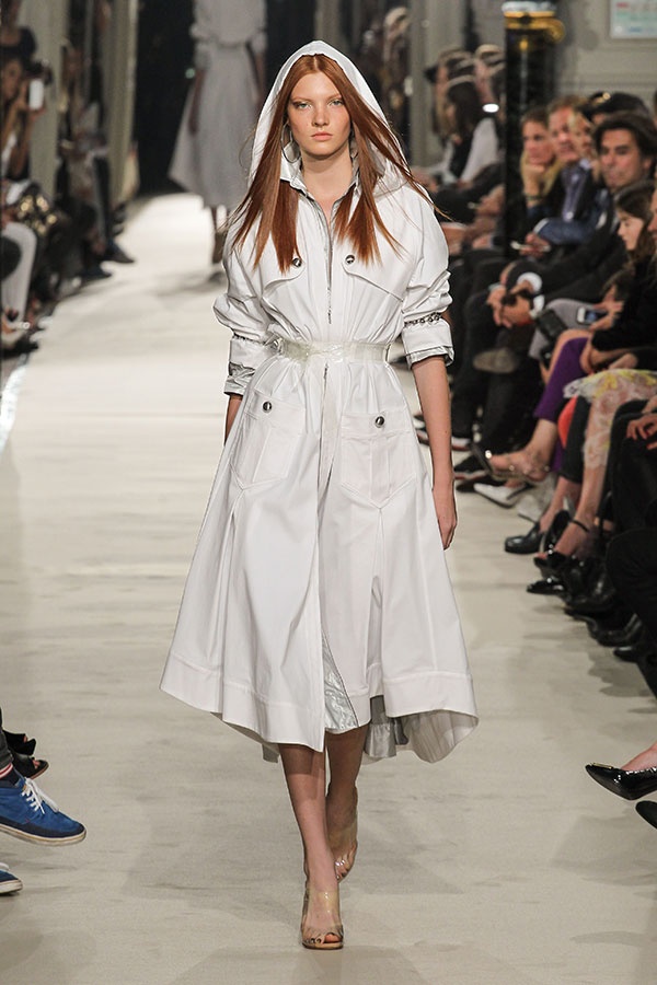 سلسلة المعدن من Alexis Mabille ستجعلك على الموضة، ما رأيك بها؟