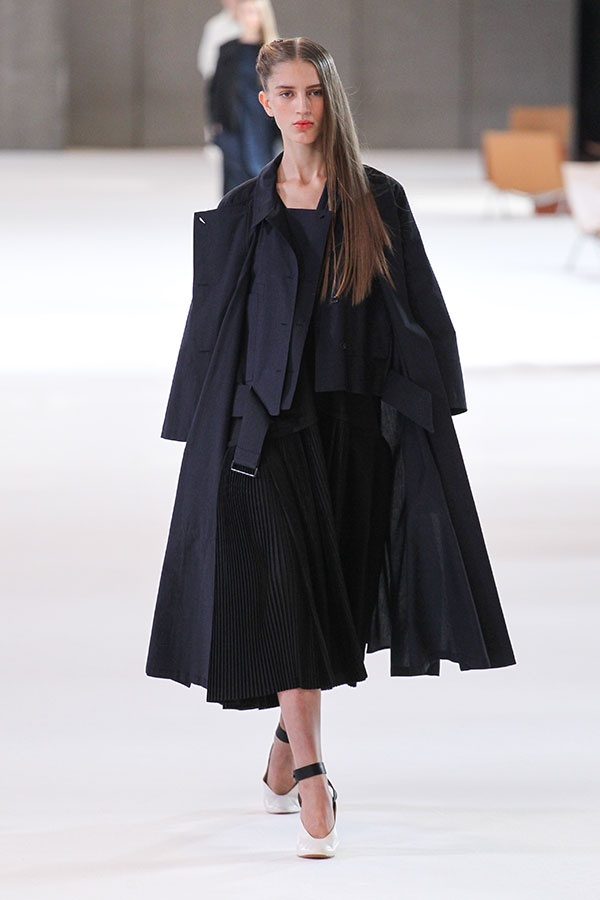 Christophe Lemaire وأزياء أنيقة ترتدينها للعمل