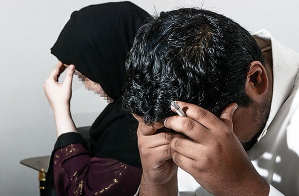 زوجات وأزواج يواجهون المرض بالهجر