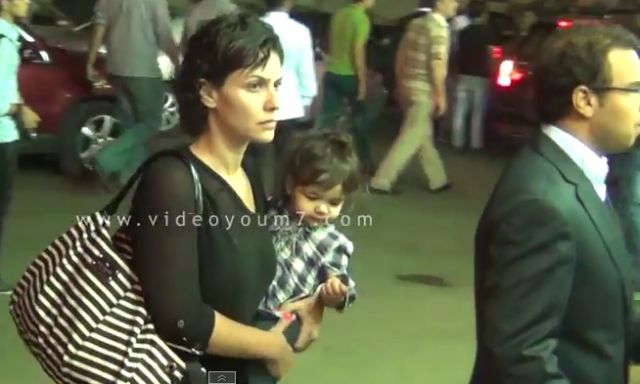 بالفيديو.. زينة وبسمة ومنة شلبي وغادة عادل في عزاء خالد صالح