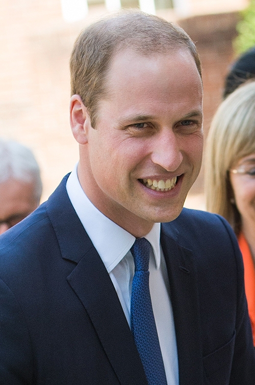 من ضرب الأمير ويليام على فمه وهرّ أسنانه؟