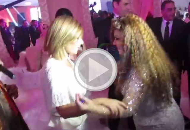 فيديو - أصالة ترقص مع فيفي عبده في عرس ابنتها على صوت شعبولا