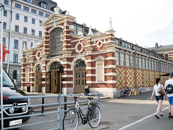 السوق المغلق