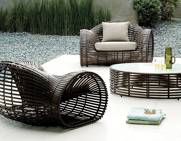 جلسة أنيقة بمقاعد من الخيزران تحمل نكهة إكزوتيكية 