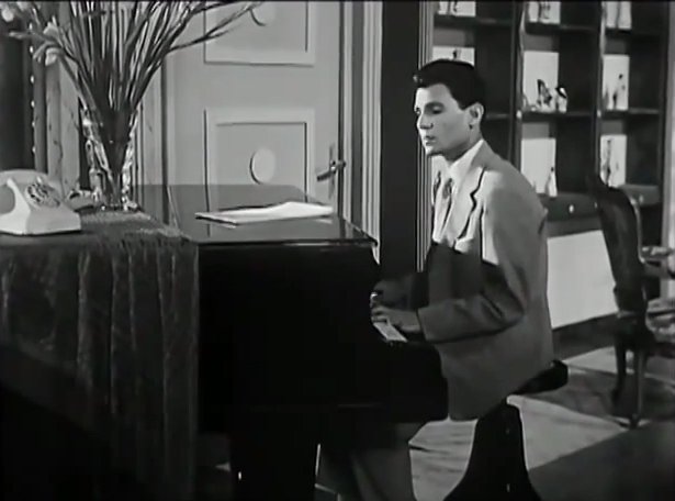 فيديو من الذاكرة- إلى كل العشاق هذا الصباح، عبد الحليم حافظ يغني أهواك