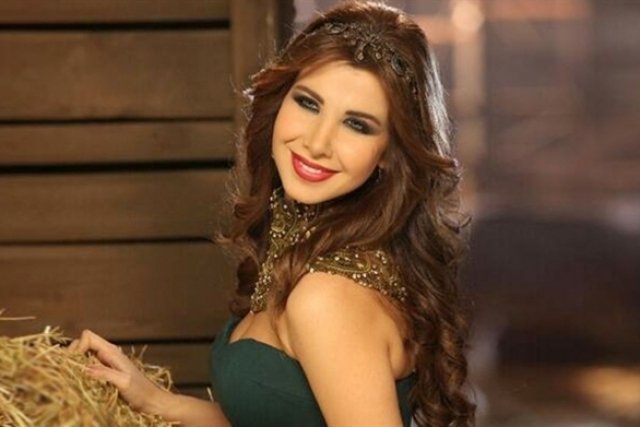 فيديو من الذاكرة- نانسي عجرم طفلة وتغني!