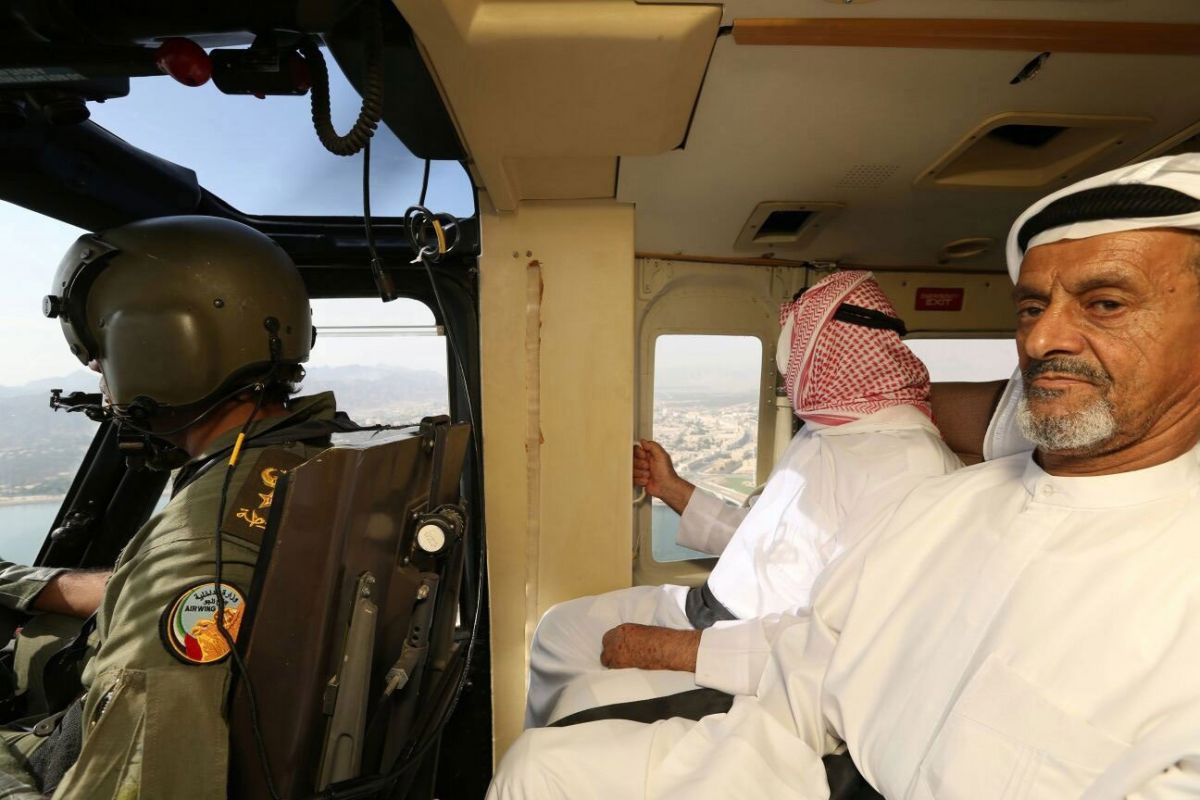 ماذا يفعل 10 مسنين في طائرة هليوكوبتر؟