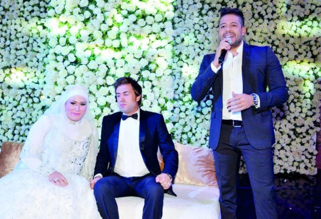 العروسان مع محمد حماقي