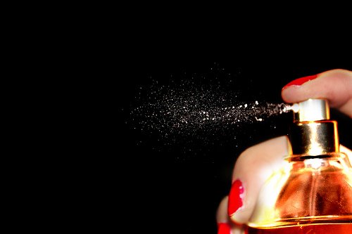 لها تكشف لك سر الحصول على رائحة عطر تدوم طويلاً