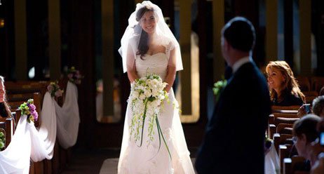 عروس مقعدة تمشي في ليلة زفافها! كيف؟