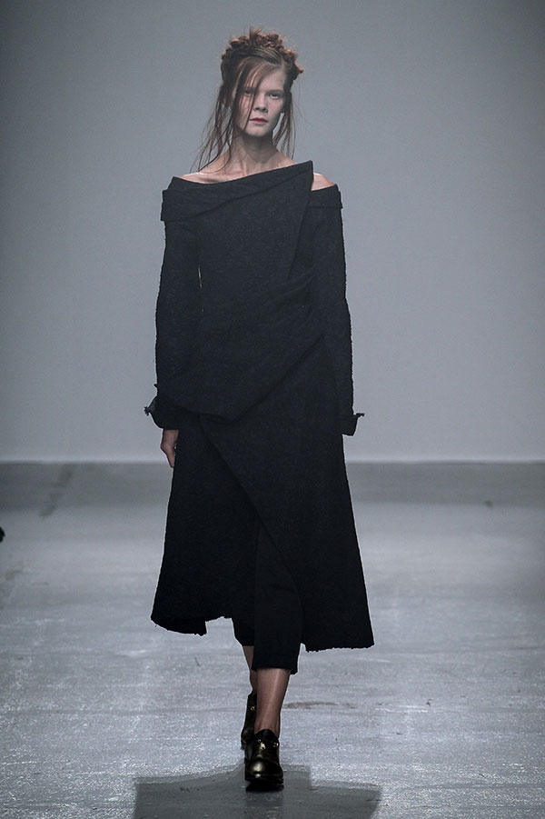 كيمونو وقصات هندسيّة مبالغ بها