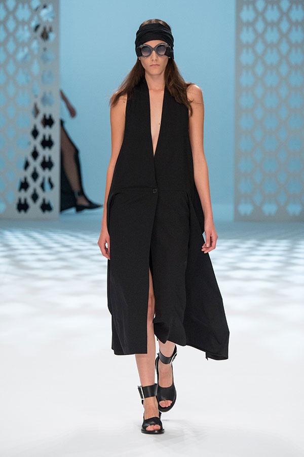 عرض Chalayan من باريس لربيع وصيف 2015