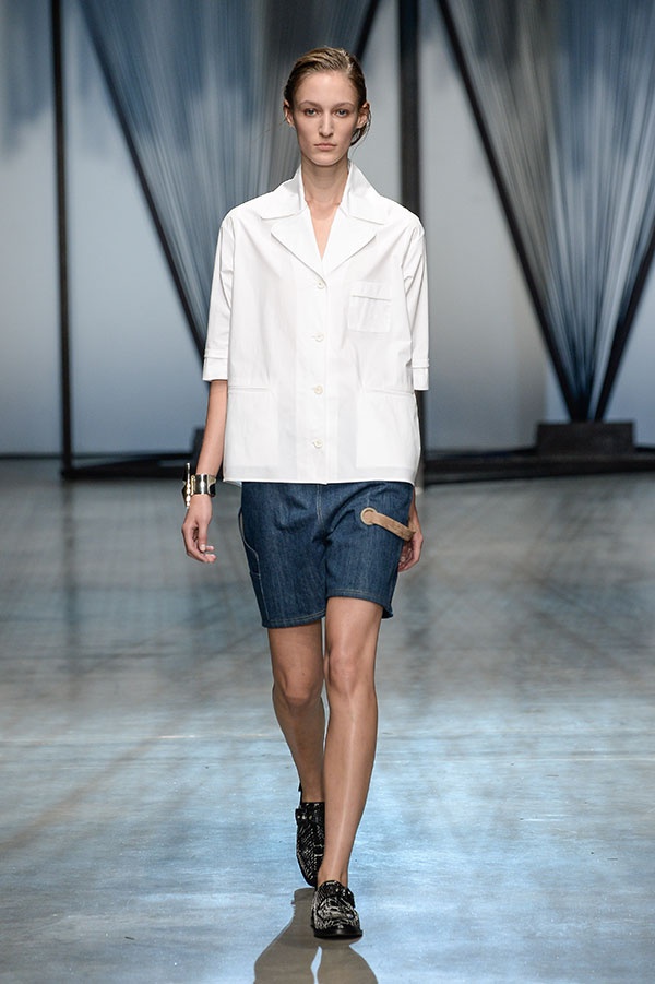 أزياء مريحة بقصات بسيطة وعملية