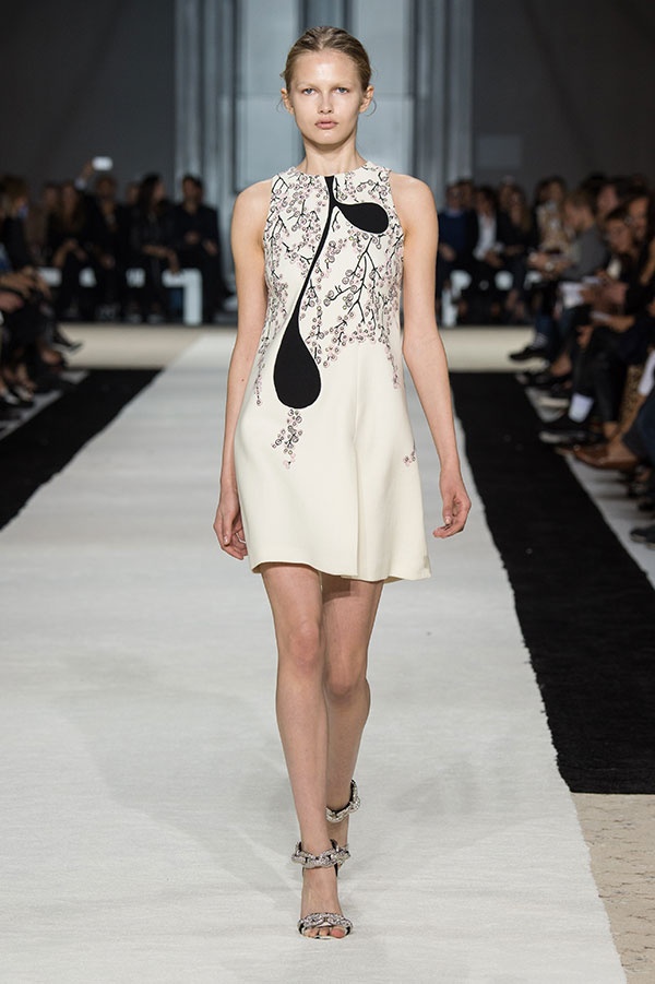 Giambattista Valli لم يخيب الآمال في باريس