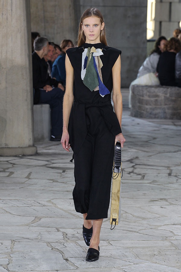 دار لوي Loewe تنجح في كسب اللمسة الشابة التي كانت تحتاج إليها، كيف؟