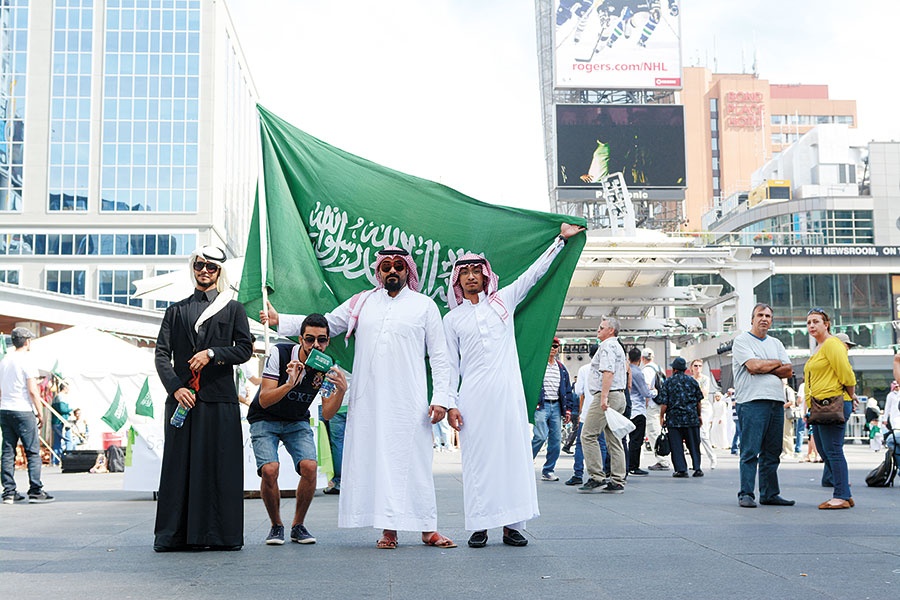 القهوة السعودية والتمور  والألعاب التراثية في وسط تورونتو احتفالاً باليوم الوطني السعودي